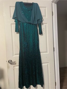 NWOT Arin Women’s Emerald Green Long Sleeve Sequined Elegant Mermaid Maxi Gown M